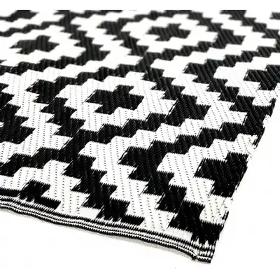 Trend Outdoor Rug in Black And White 120 x 180cm