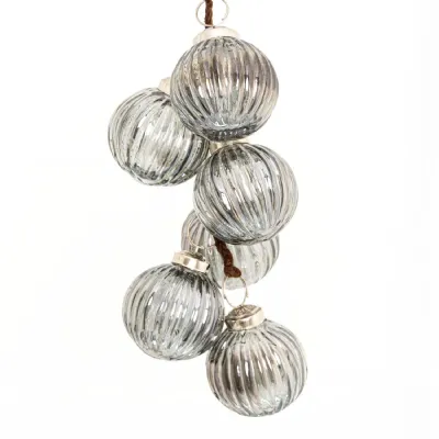The Noel Collection Smoked Midnight Fluted Bauble Cluster