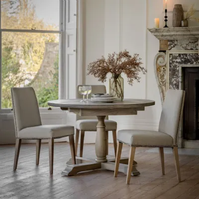 Traditional Oak Round Extending Dining Table