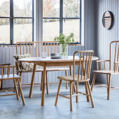 Washed Oak 6 Seater Round to Oval Extending Dining Table