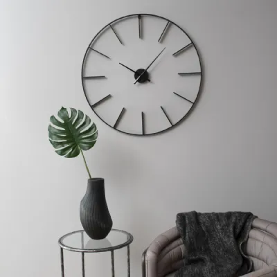 Black Metal Skeleton Round Wall Clock with Central Mechanism