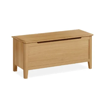Lacquered Oak Blanket Box with Lid and Rounded Corners