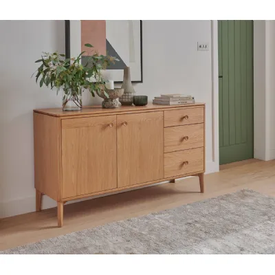 Natural Oak Large 2 Door 3 Drawer Sideboard with Shelf