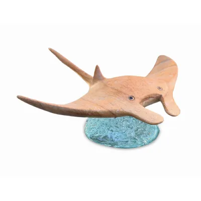 Manta Ray On Ocean Spray 18cm