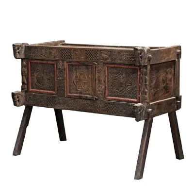 Wooden Majuce Chest