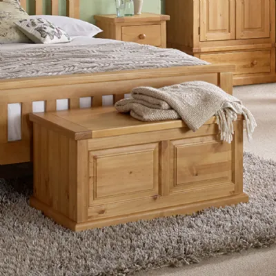 Classic Chunky Solid Pine Blanket Storage Box with Lift Up Lid