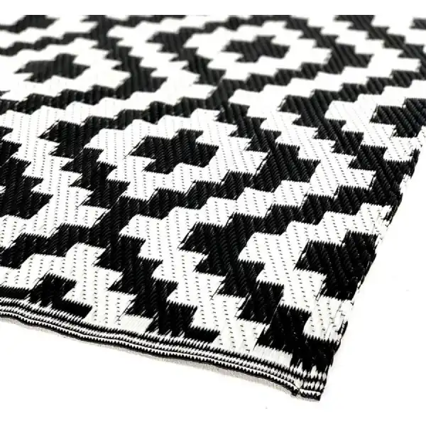 Trend Outdoor Rug in Black And White 120 x 180cm