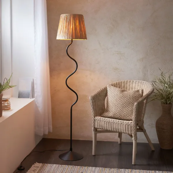 Wriggle Shaped Single Black Metal Floor Light Raffia Shade